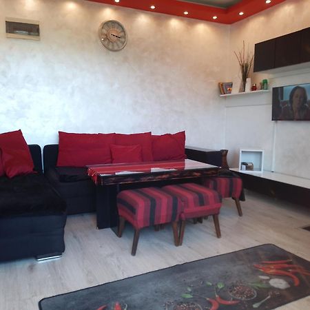 Red House Apartment Veliko Turnovo Bagian luar foto